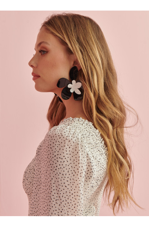 PENDIENTES MAXI FLOR BLANCO Y NEGRO