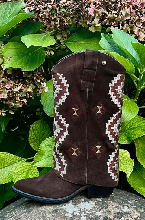 BOTAS ANTE CHOCOLATE BORDADOS